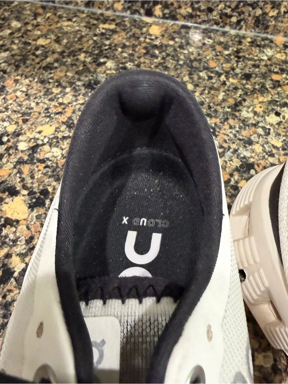 On Running Cloudswift White & Black Running Shoes ladies 7.5